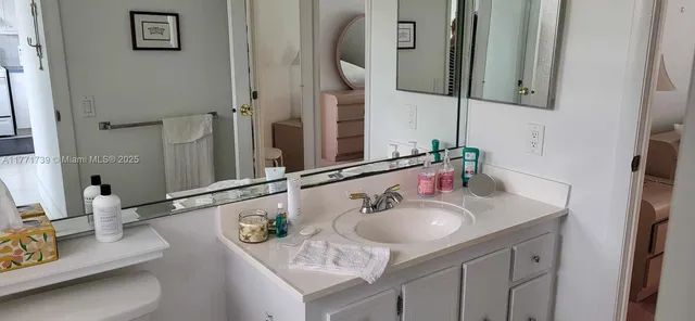 $85,000 | 4700 Northwest 35th Street, Unit 511, Lauderdale Lakes, FL 33319