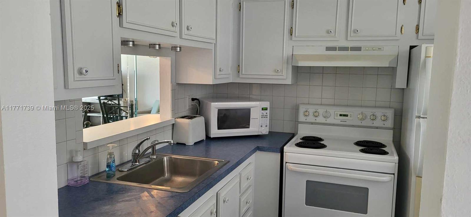 4700 Northwest 35th Street, Unit 511 Lauderdale Lakes, FL 33319 - Photo 6 of 17