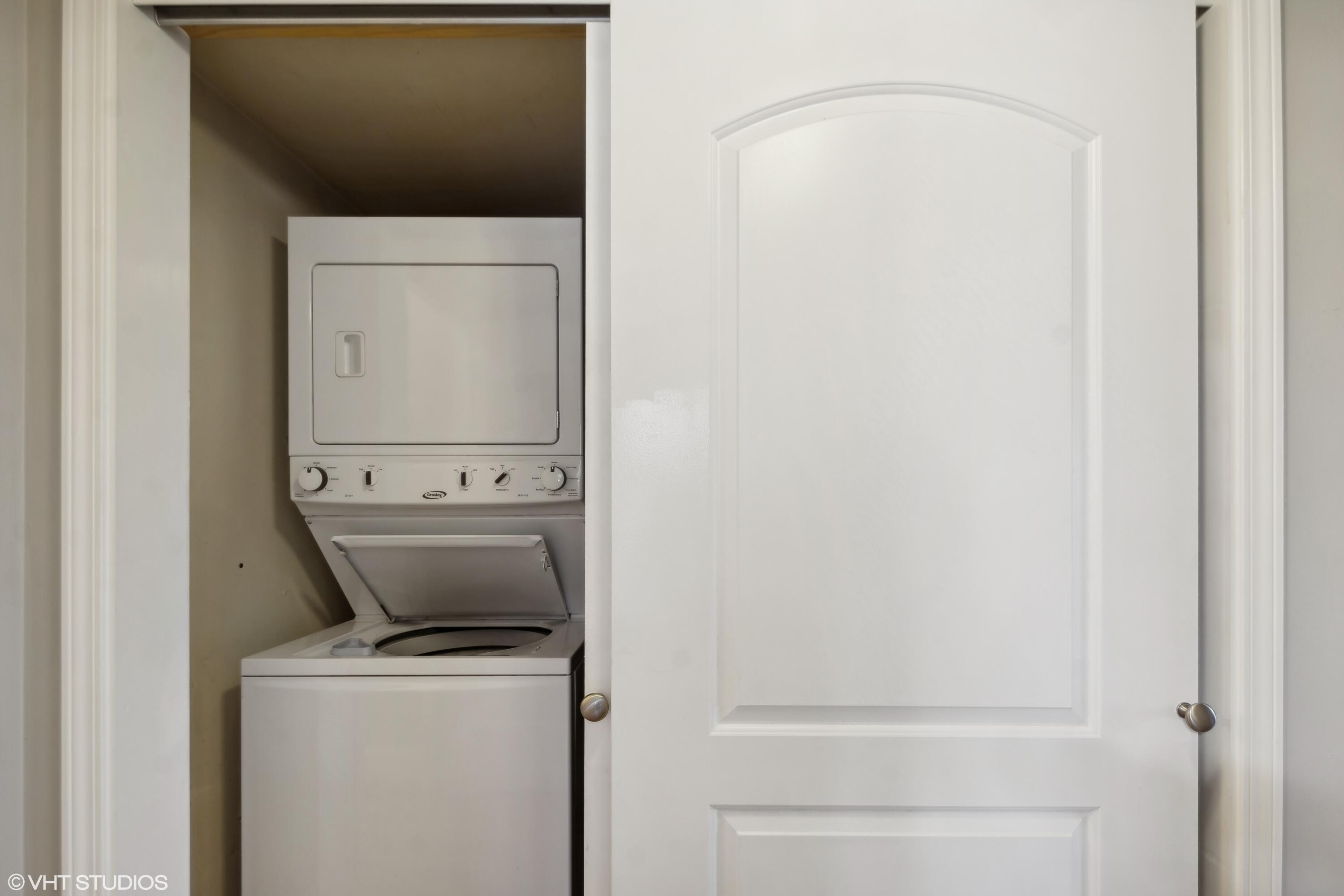 1069 Millpond Road, Unit G Valparaiso, IN 46385 - Photo 10 of 13 a view of washer and dryer
