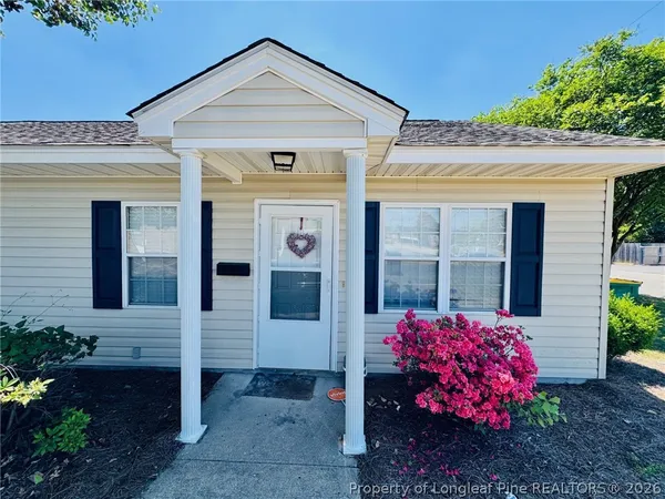 $1,200 | 502 East 19th Street, Lumberton, NC 28358