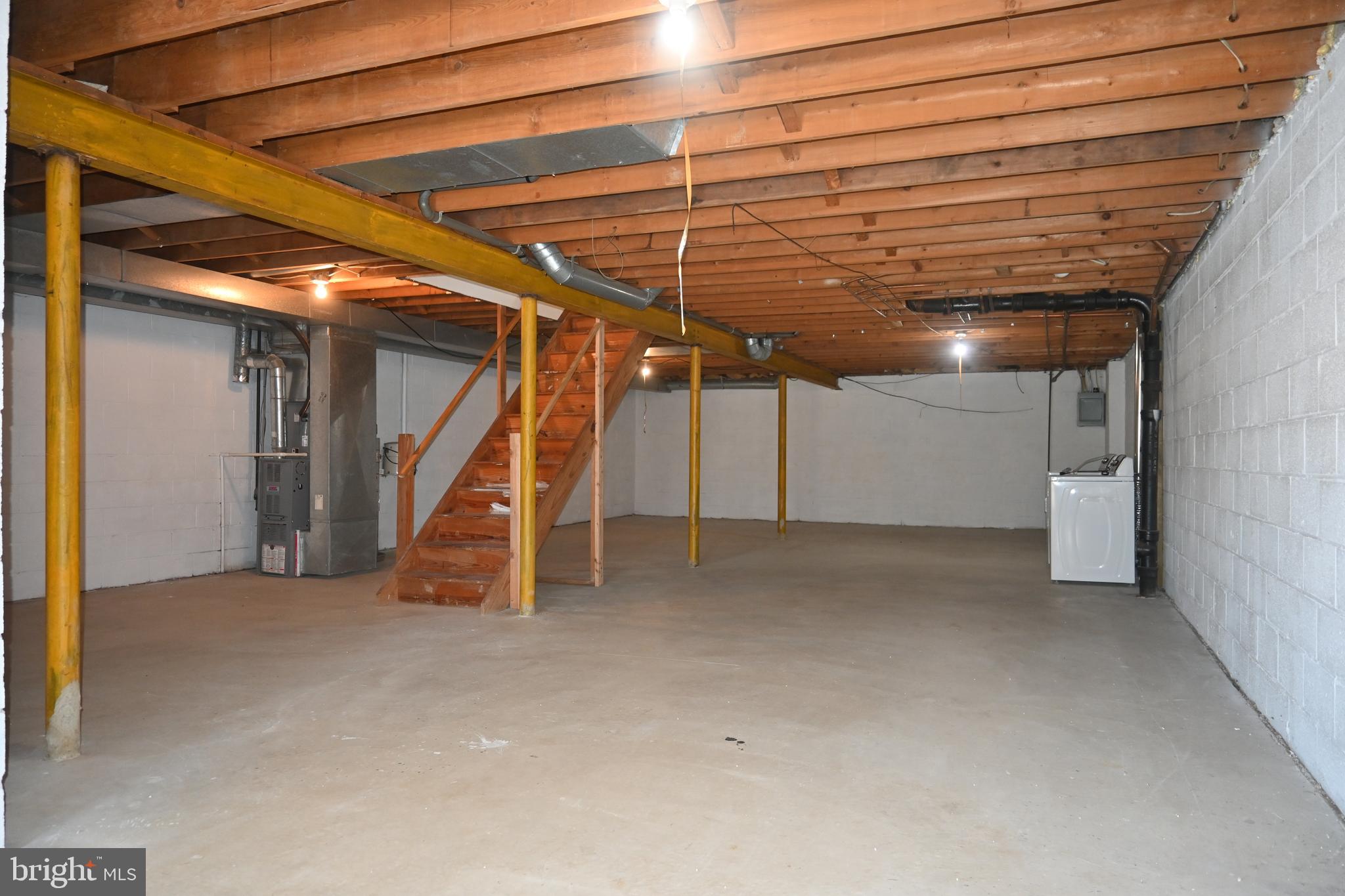613 St Anthony Lane Upper Darby, PA 19082 - Photo 25 of 30 a view of an empty room