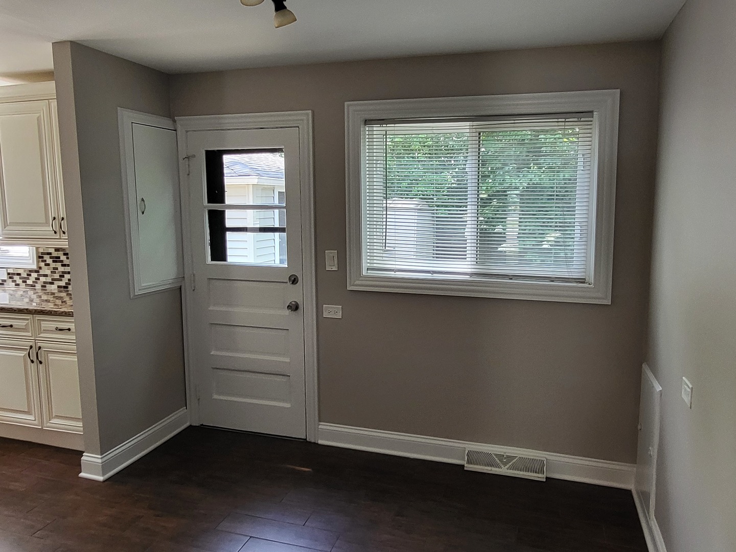 600 Long Road Glenview, IL 60025 - Photo 4 of 18