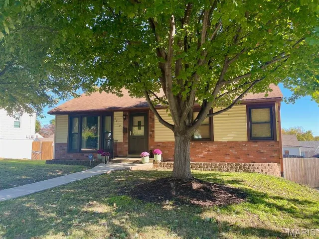 $229,900 | 6919 Greenholly Drive, St. Louis, MO 63123