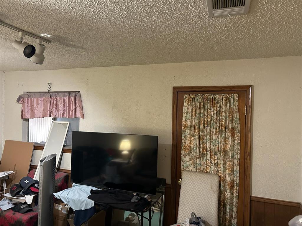 13114 Halwin Circle Dallas, TX 75243 - Photo 12 of 23 a living room with furniture and a flat screen tv