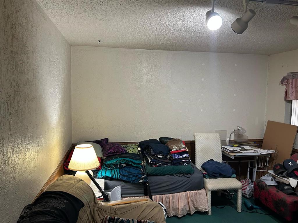 13114 Halwin Circle Dallas, TX 75243 - Photo 13 of 23 a living room with furniture and a lamp