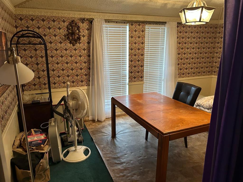 13114 Halwin Circle Dallas, TX 75243 - Photo 9 of 23 a room with furniture and window