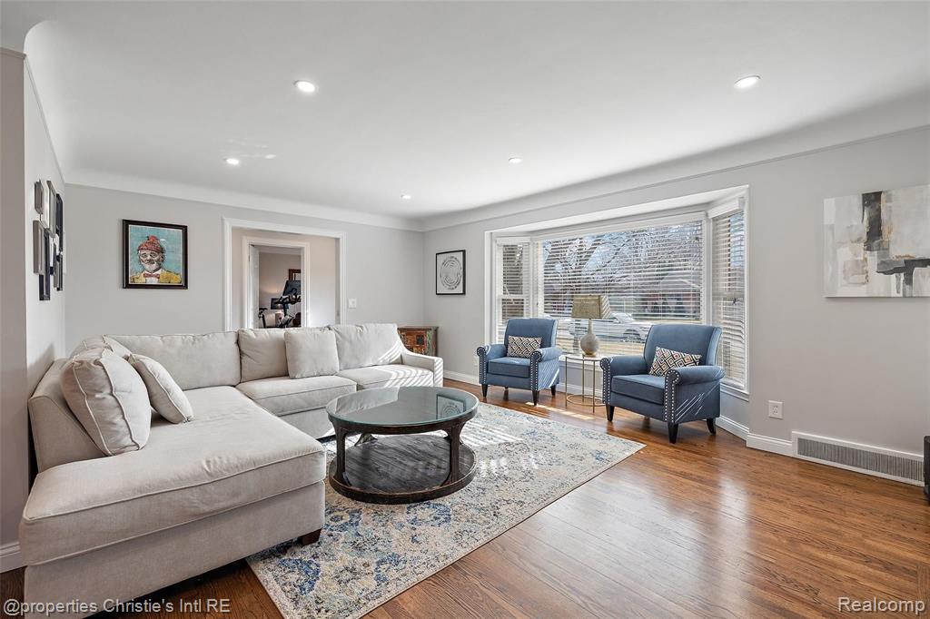 540 Shoreham Road Grosse Pointe Woods, MI 48236 - Photo 11 of 44