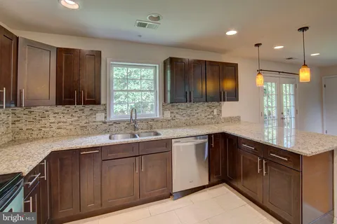 $950,000 | 900 Walker Road, Great Falls, VA 22066