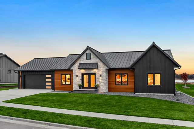 $799,900 | 251 Weston Road, Holmen, WI 54636