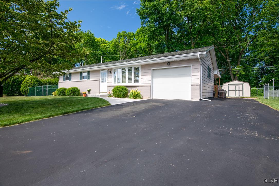 1735 Hampton Road Bethlehem, PA 18020 - Photo 2 of 30 Gallery Image 2