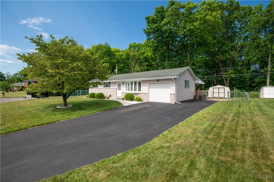 1735 Hampton Road Bethlehem, PA 18020 - Photo 4 of 30 Gallery Image 4