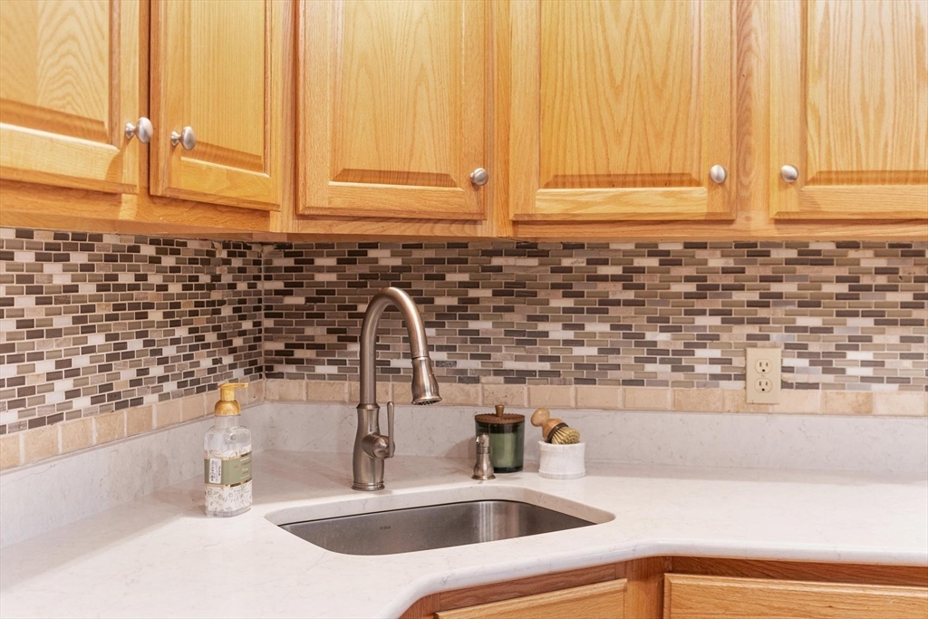 33 Green Briar Road, Unit 33 Fitchburg, MA 01420 - Photo 12 of 36
