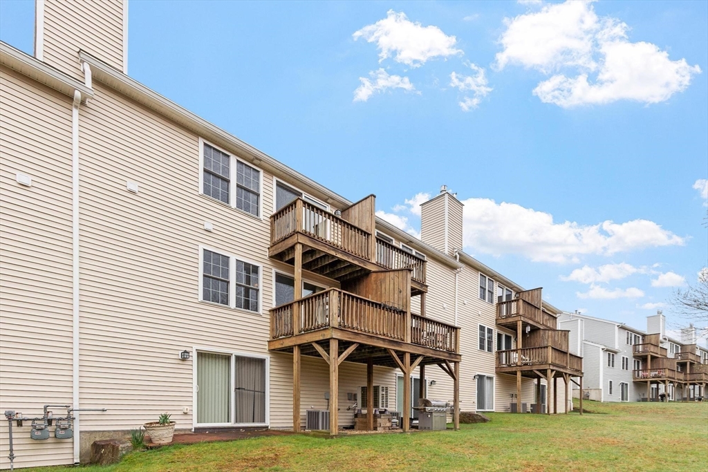 33 Green Briar Road, Unit 33 Fitchburg, MA 01420 - Photo 4 of 36