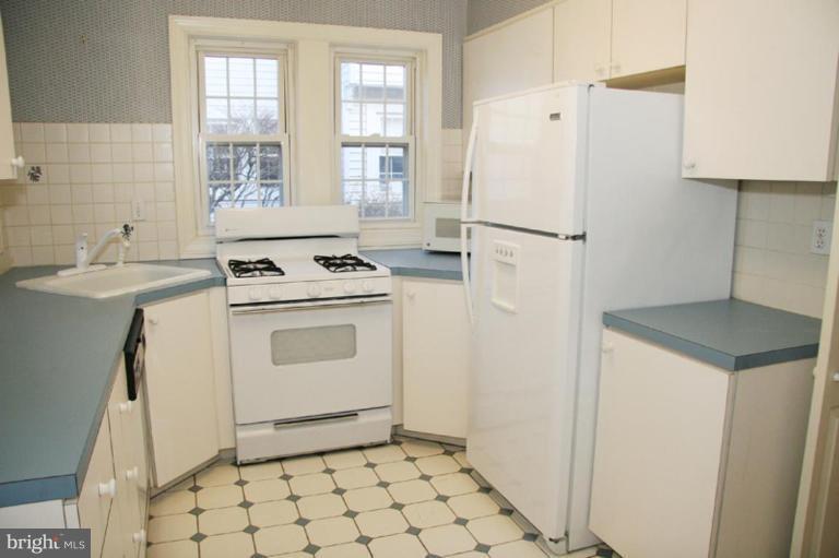 6904 Wardman Road Baltimore, MD 21212 - Photo 3 of 10 Kitchen