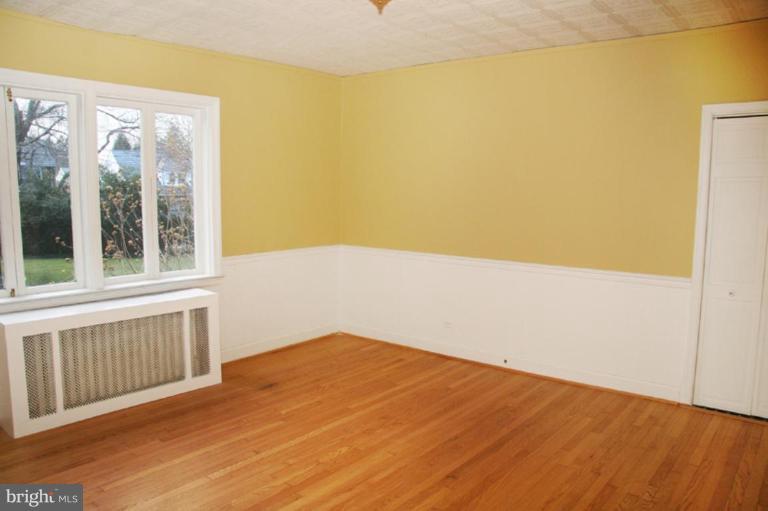 6904 Wardman Road Baltimore, MD 21212 - Photo 5 of 10 Dining Room