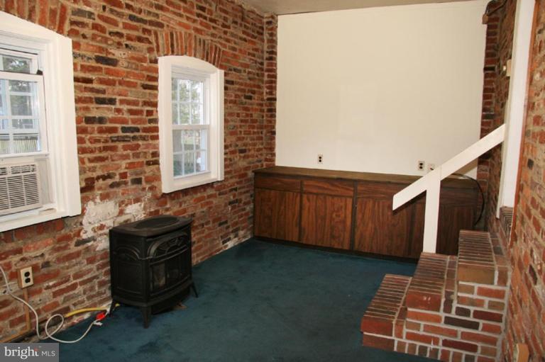 6904 Wardman Road Baltimore, MD 21212 - Photo 8 of 10 Family Room