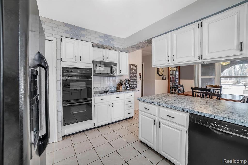 6350 Argentine Road Howell, MI 48855 - Photo 8 of 32