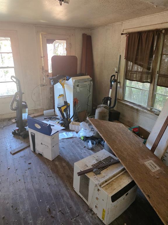 908 Burns Street Kilgore, TX 75662 - Photo 15 of 20 a living room with furniture and a window