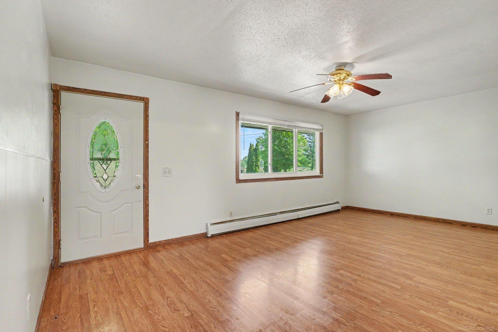 1944 East River Road Kawkawlin, MI 48631 - Photo 5 of 36