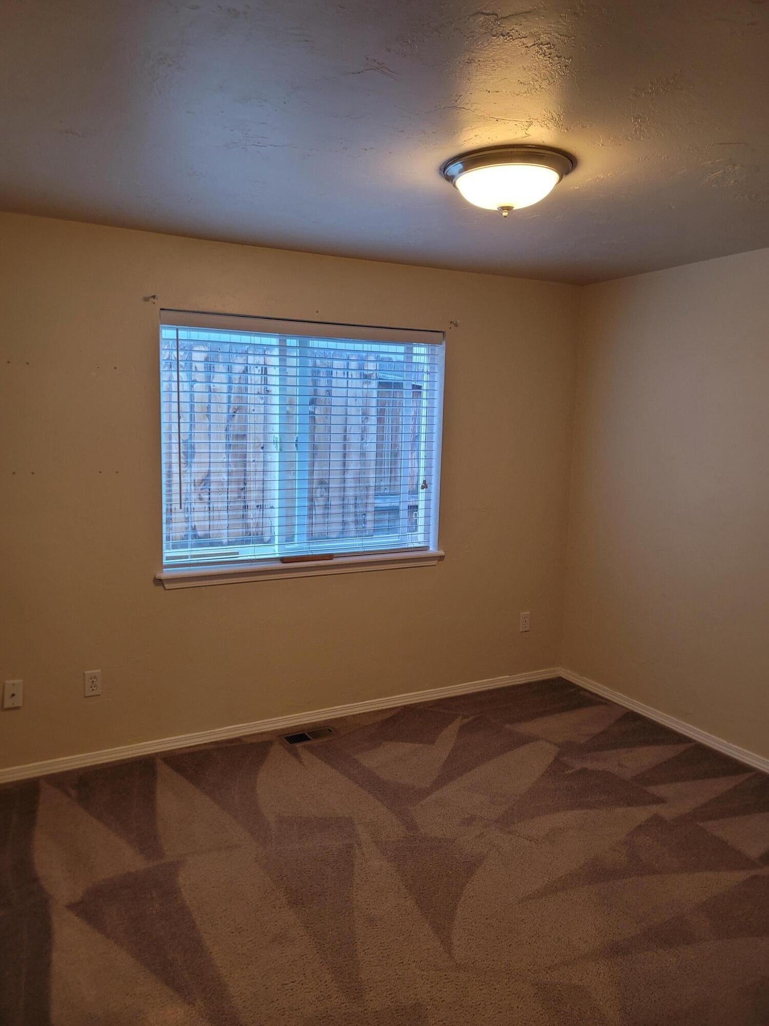 2010 Southwest 38th Street Redmond, OR 97756 - Photo 18 of 20 Guest bed 2