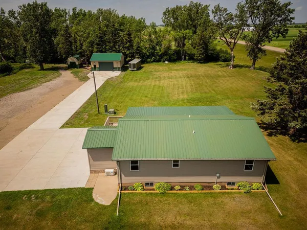 $469,900 | 15430 Southeast Se Highway, Blanchard, ND 58009