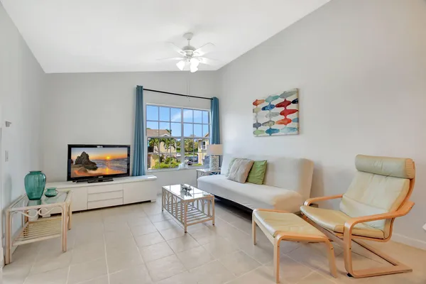 $1,950 | 621 Waterside Drive, Hypoluxo, FL 33462