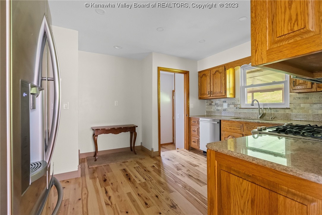 207 Simmons Drive Ripley, WV 25271 - Photo 4 of 19 Gallery Image 4