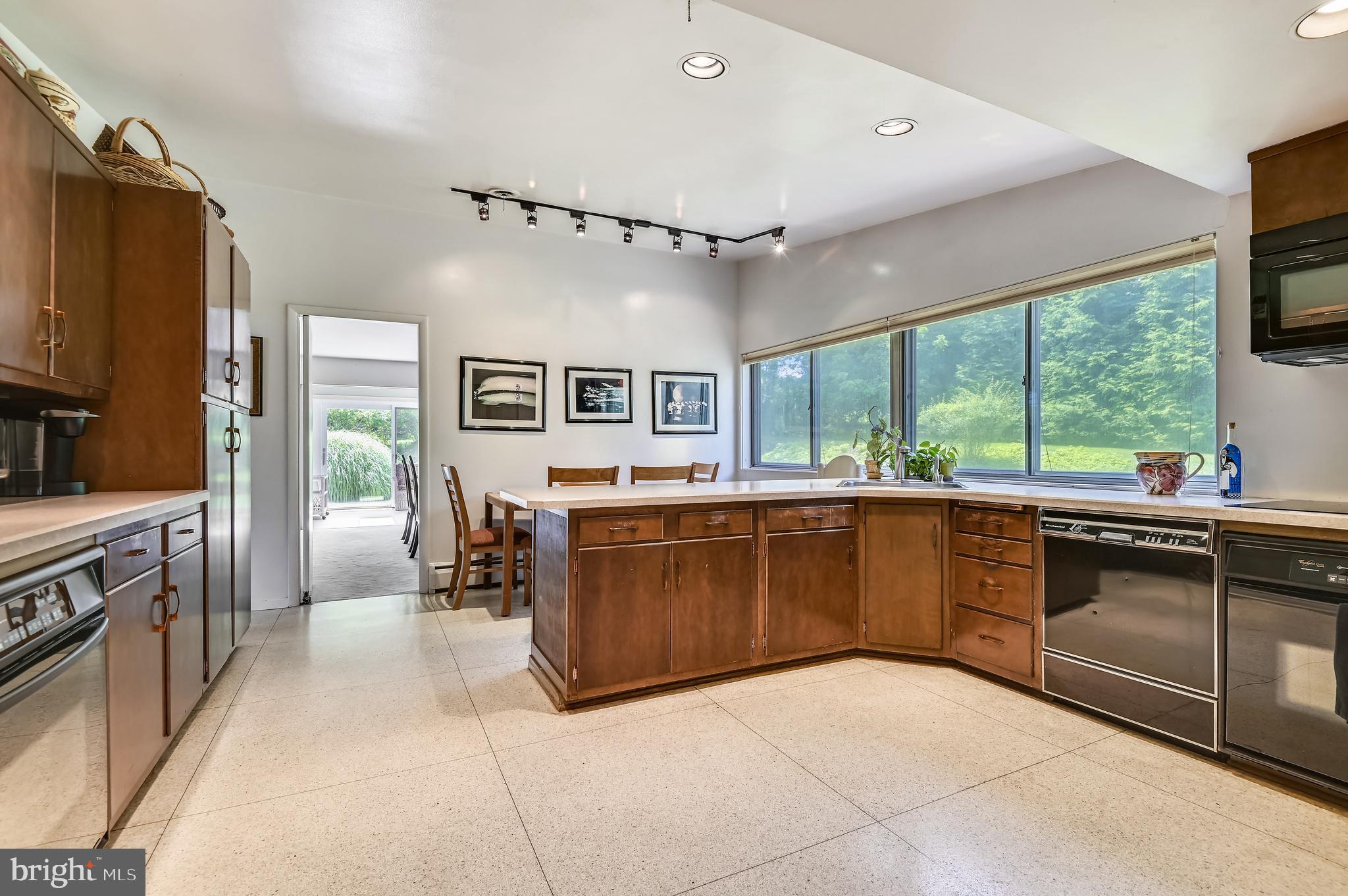 3413 Fielding Road Baltimore, MD 21208 - Photo 38 of 40 Open floor plan kitchen with table space