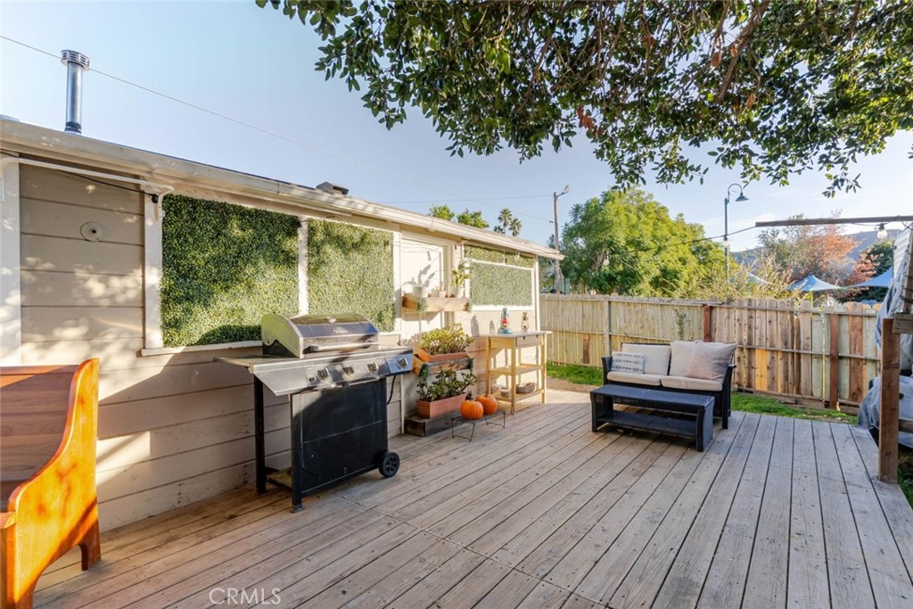 10434 Irma Avenue Tujunga, CA 91042 - Photo 23 of 29 a outdoor space with patio furniture