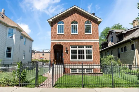 $675,000 | 5706 West Dakin Street, Chicago, IL 60634
