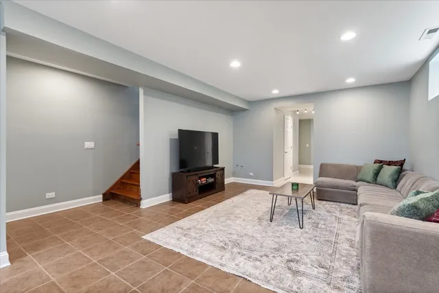 $675,000 | 5706 West Dakin Street, Chicago, IL 60634