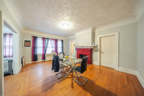 $380,000 | 570-572 Dickinson Street, Springfield, MA 01108