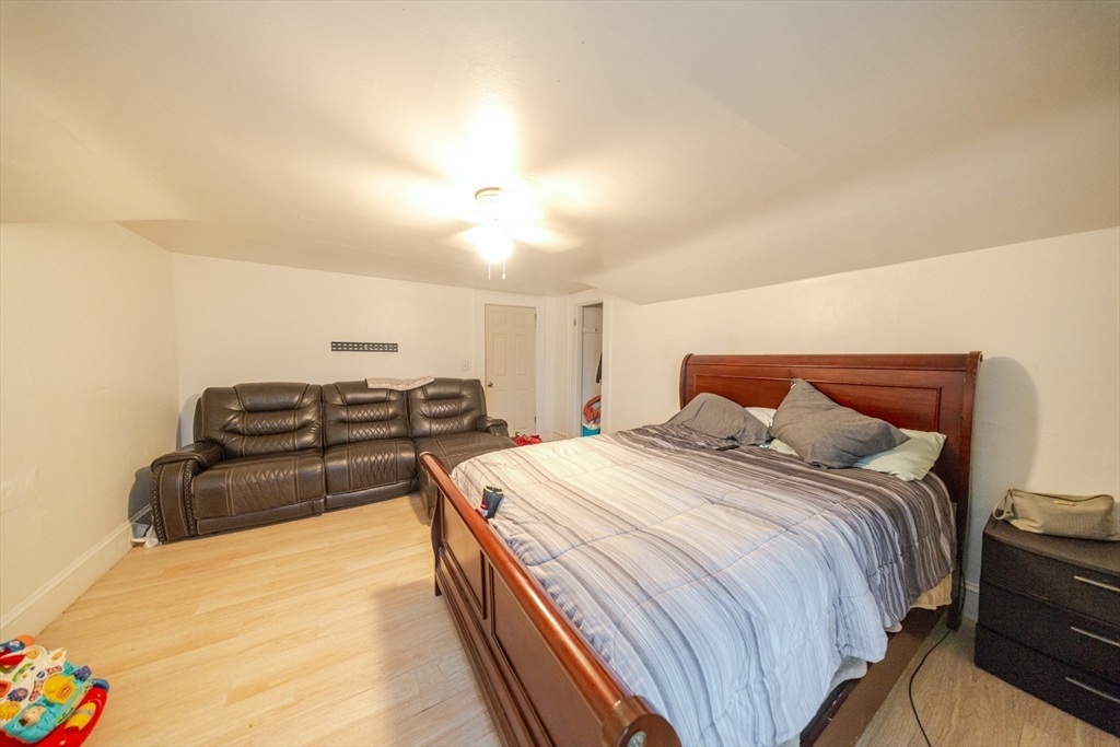 570-572 Dickinson Street Springfield, MA 01108 - Photo 15 of 38