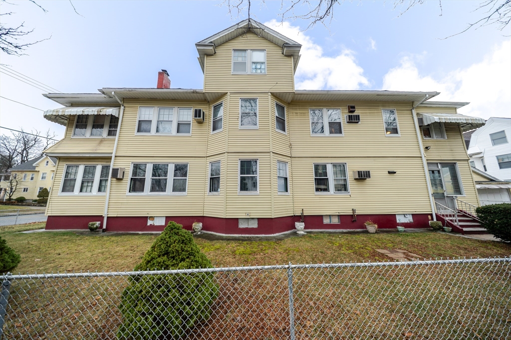 570-572 Dickinson Street Springfield, MA 01108 - Photo 2 of 38