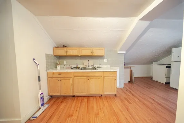 $380,000 | 570-572 Dickinson Street, Springfield, MA 01108