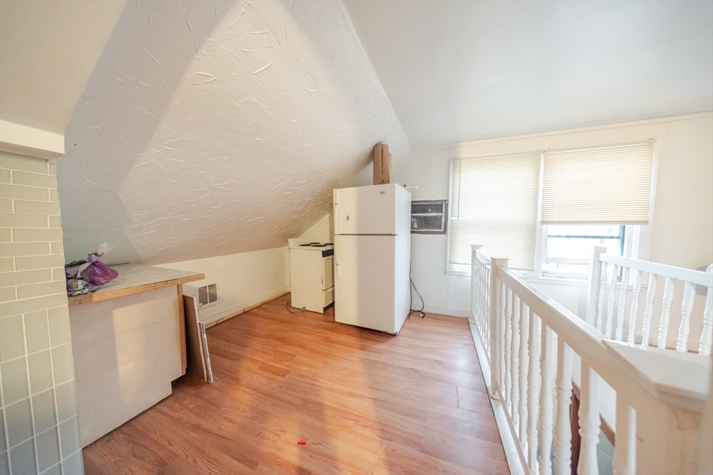 570-572 Dickinson Street Springfield, MA 01108 - Photo 23 of 38