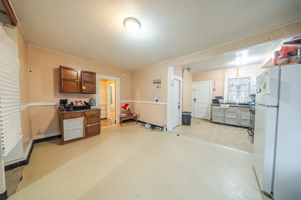 570-572 Dickinson Street Springfield, MA 01108 - Photo 28 of 38