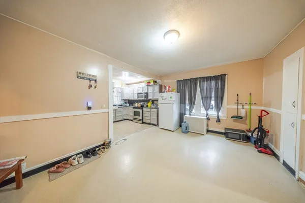 $380,000 | 570-572 Dickinson Street, Springfield, MA 01108