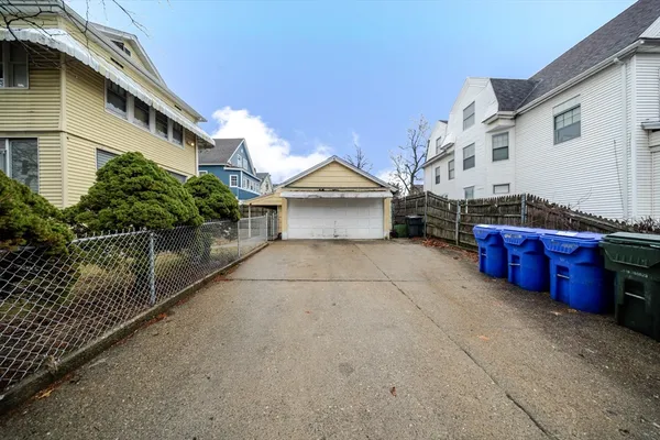 $380,000 | 570-572 Dickinson Street, Springfield, MA 01108