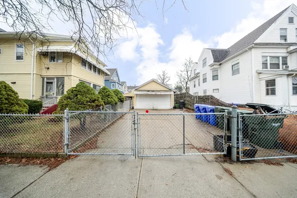 $380,000 | 570-572 Dickinson Street, Springfield, MA 01108