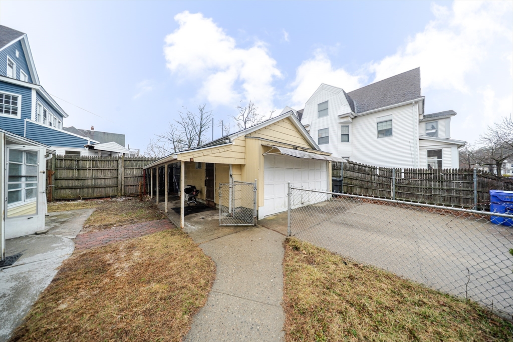 570-572 Dickinson Street Springfield, MA 01108 - Photo 5 of 38