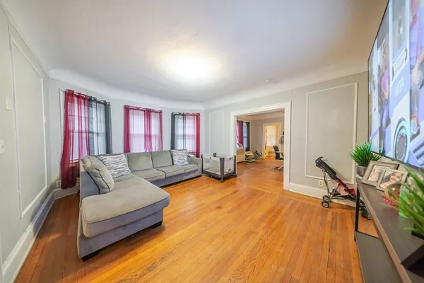 $380,000 | 570-572 Dickinson Street, Springfield, MA 01108