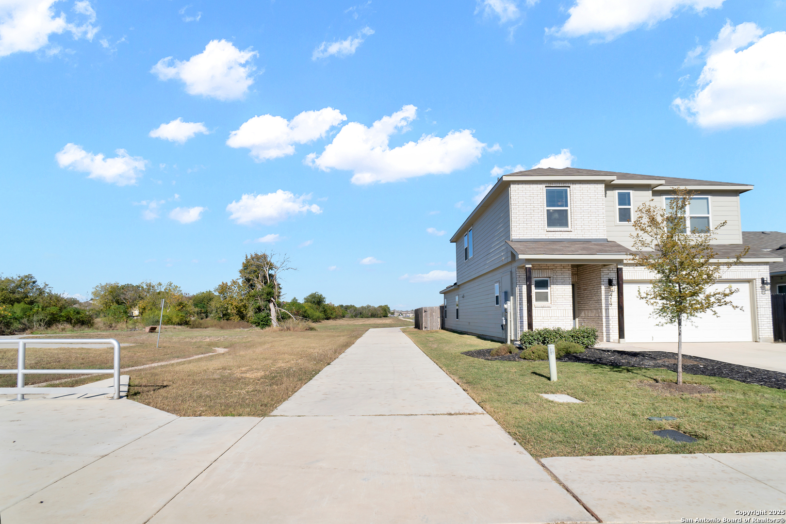 579 Jennifer Way New Braunfels, TX 78130 - Photo 4 of 35