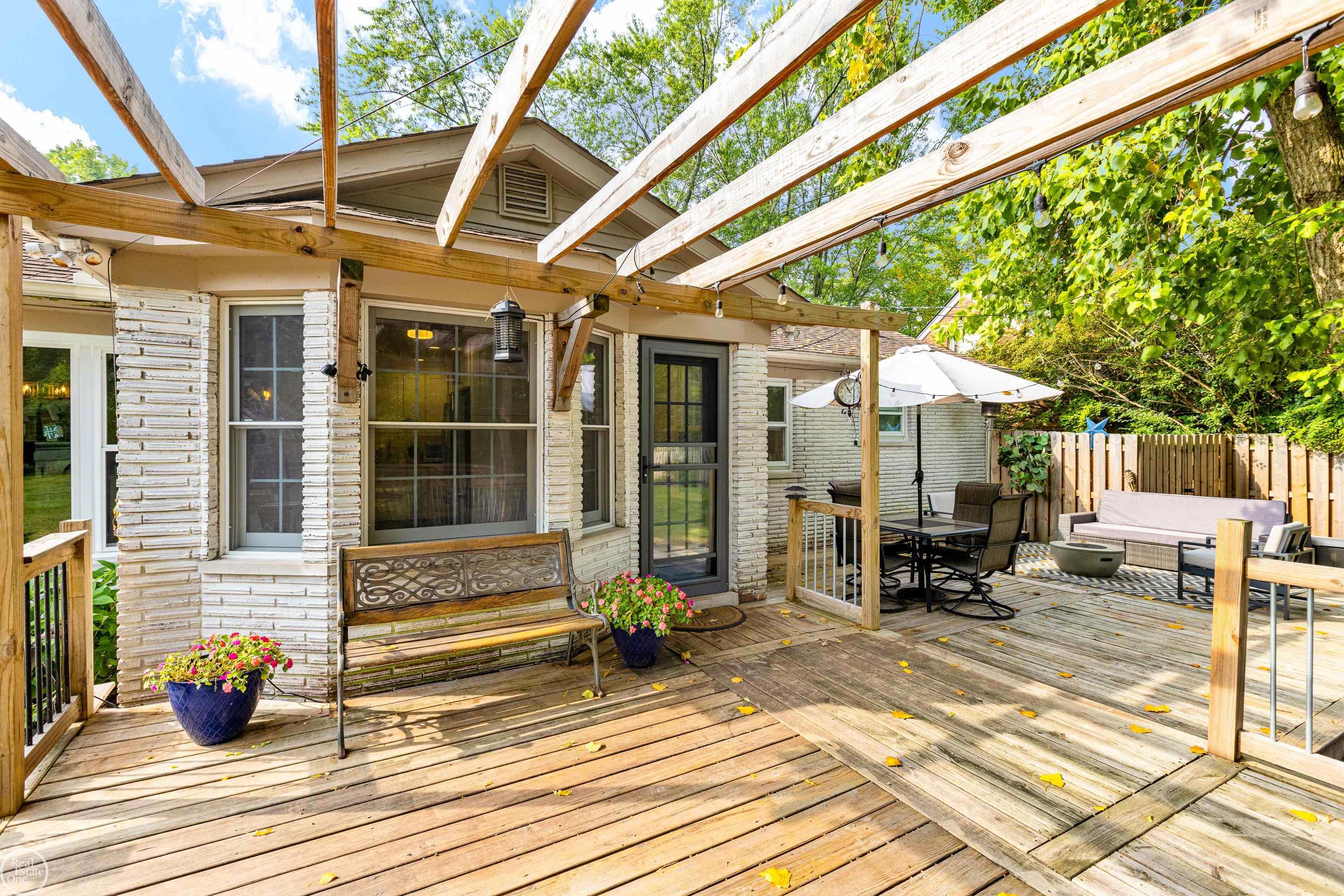 724 Shoreham Road Grosse Pointe, MI 48236 - Photo 40 of 49 50122952-39.JPG