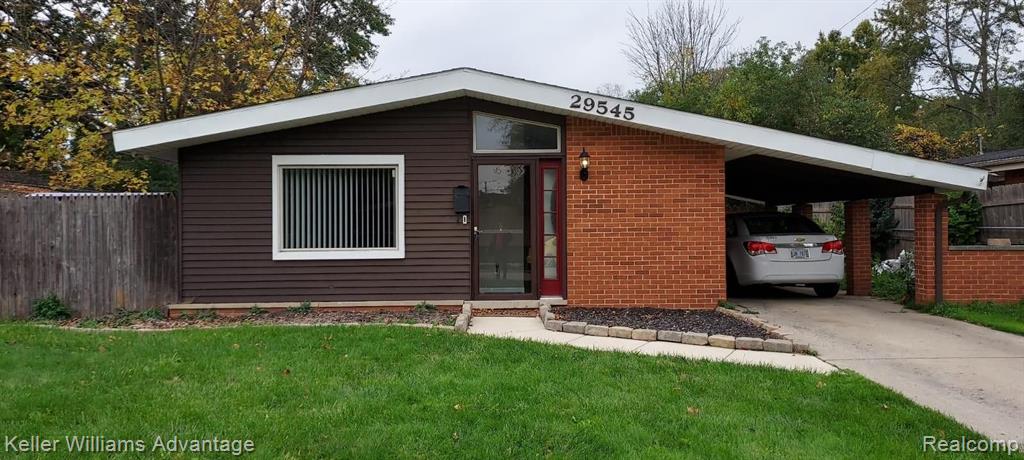 29545 Fairfax Street Southfield, MI 48076 - Photo 1 of 18