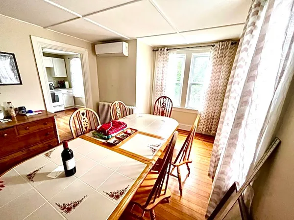 $2,600 | 327 Spring Street, Unit 2, Newport, RI 02840