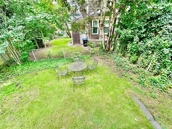 $2,600 | 327 Spring Street, Unit 2, Newport, RI 02840