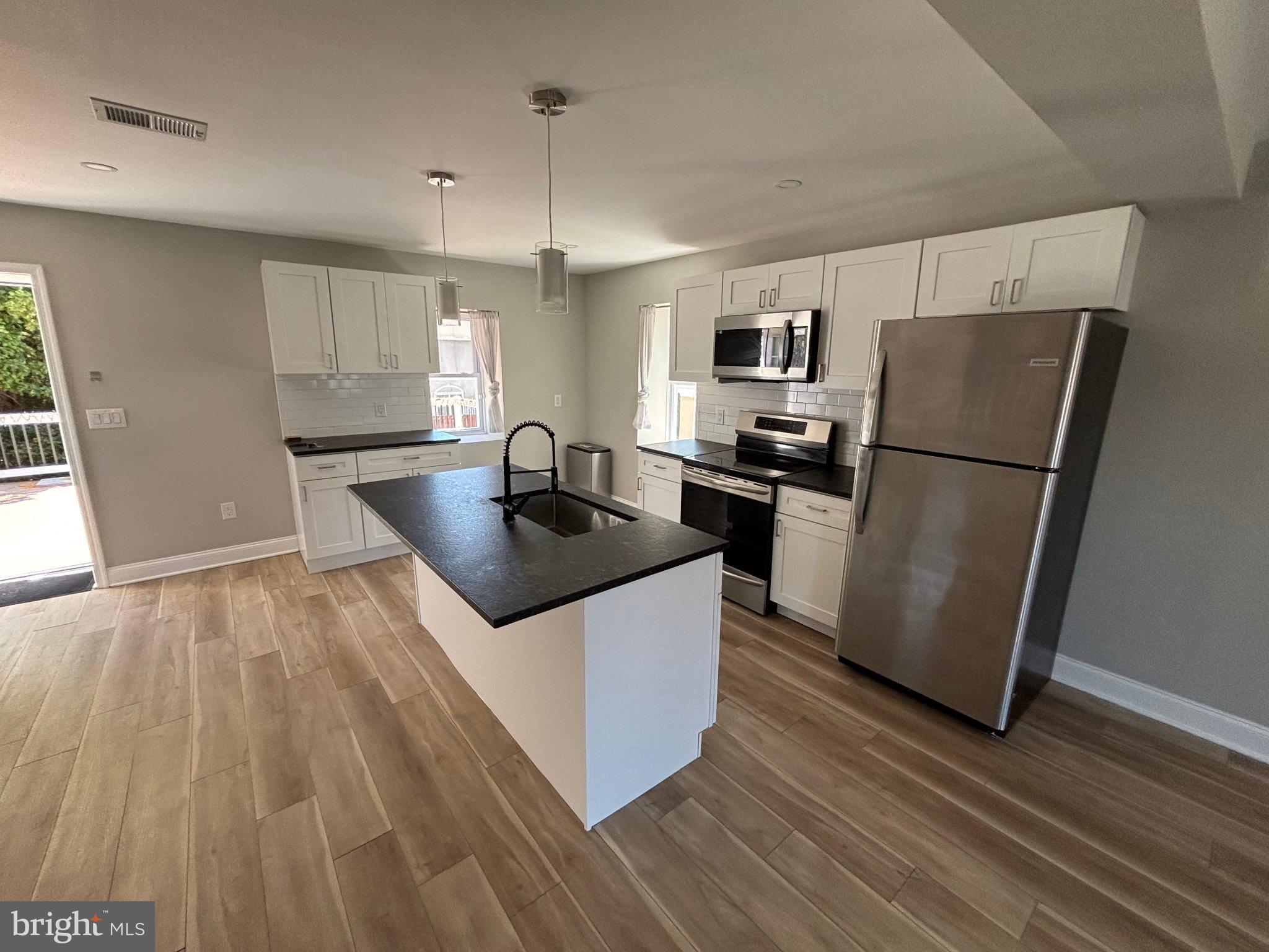 5543 Ridge Avenue Philadelphia, PA 19128 - Photo 3 of 24