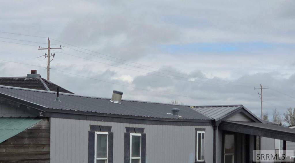 4986-2 South 2000 West Rexburg, ID 83440 - Photo 2 of 28 BRAND NEW METAL ROOF!