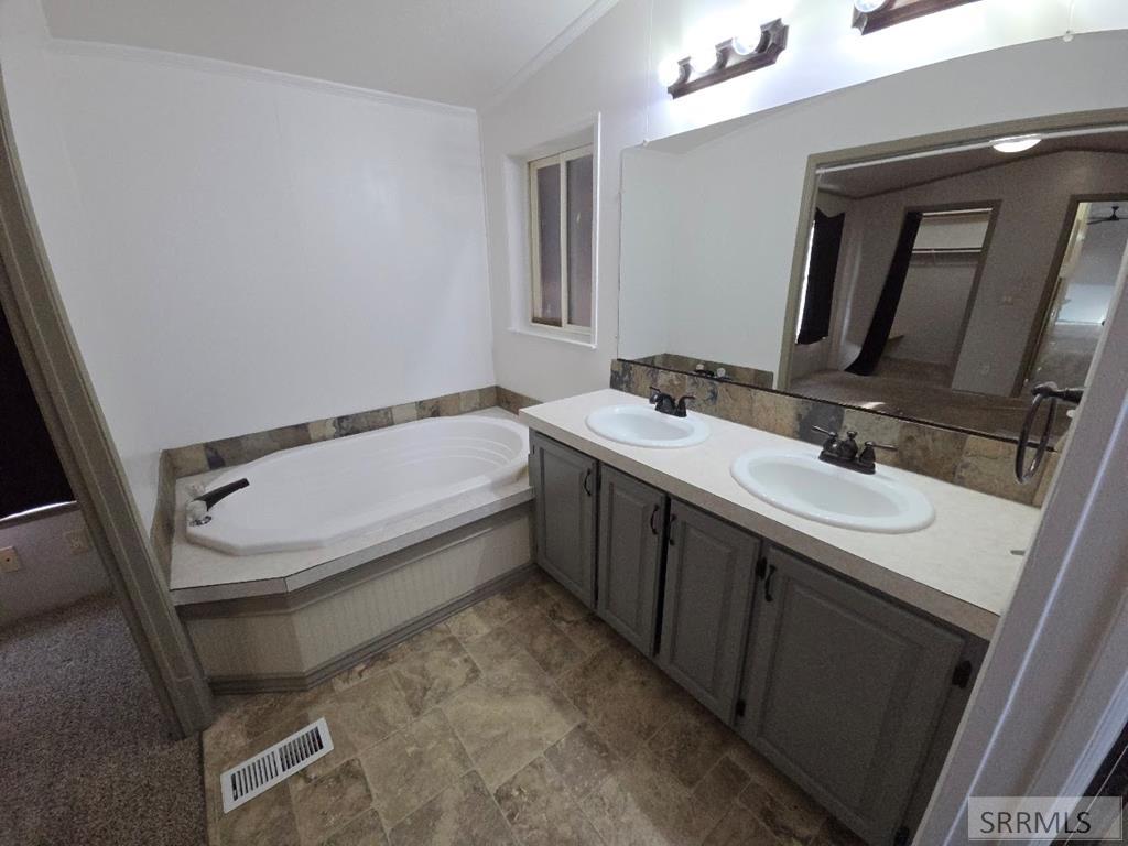 4986-2 South 2000 West Rexburg, ID 83440 - Photo 20 of 28 NICE SOAKER TUB!
